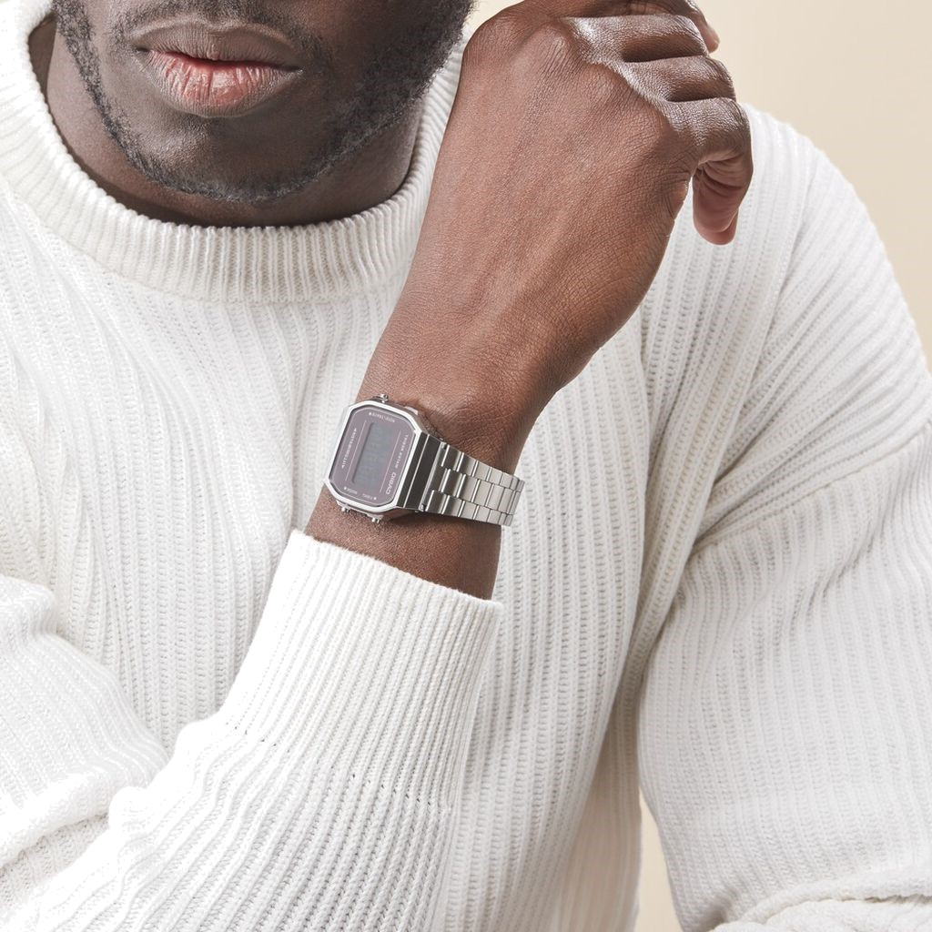 Montre Casio A168WEM-1EF à Cadran Noir Miroir et Bracelet en Métal Gris vue 5