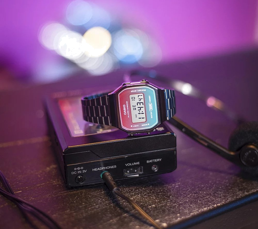 Montre Casio Vintage A168WERB-2AEF - Boîtier Anthracite, Cadran Turquoise et Rose - Unisexe vue 4