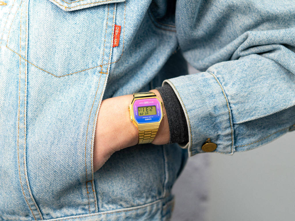 Montre Casio Vintage Digitale A168WERG-2AEF - Boîtier Or et Cadran Dégradé Violet Rose - Unisexe vue 3