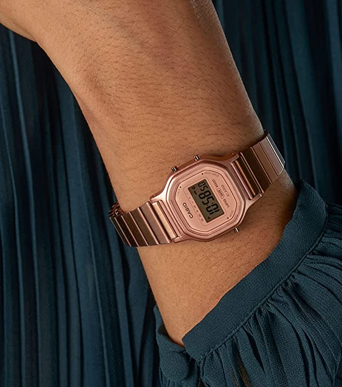 Montre Casio LA-11WR-5AEF en métal doré rose à affichage digital vue 4