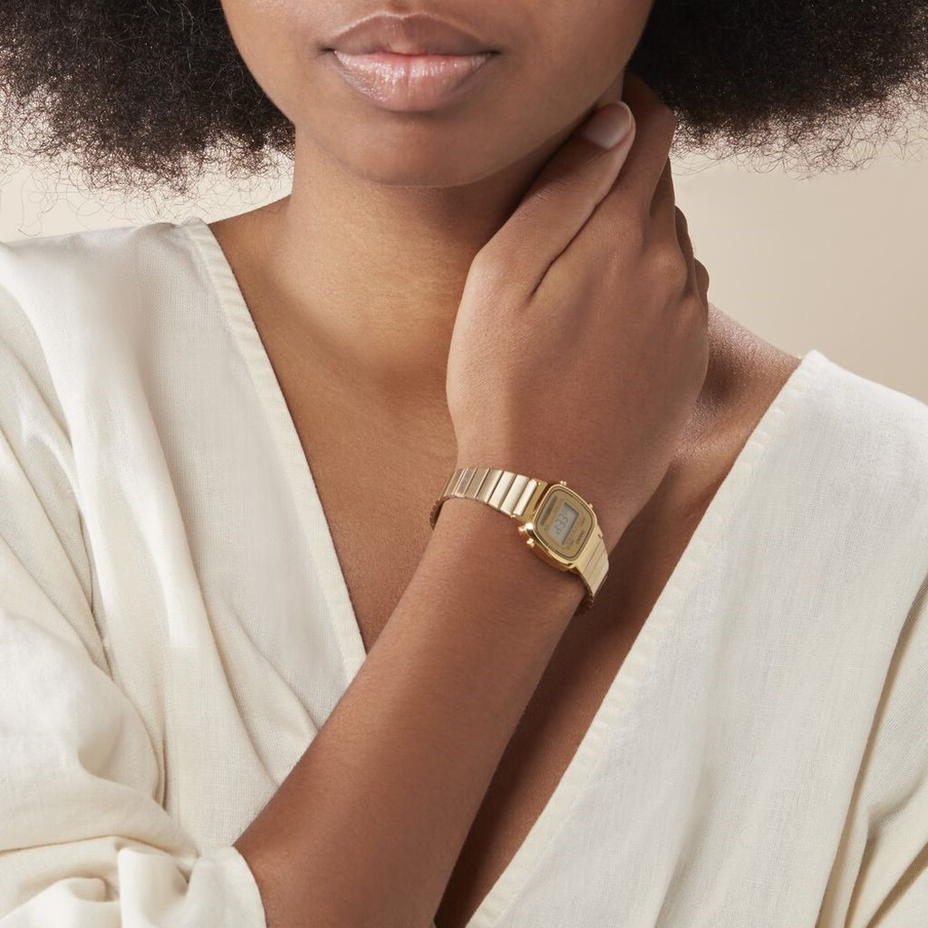 Montre Femme Casio Vintage LA670WEGA-9EF en métal doré à affichage digital vue 6