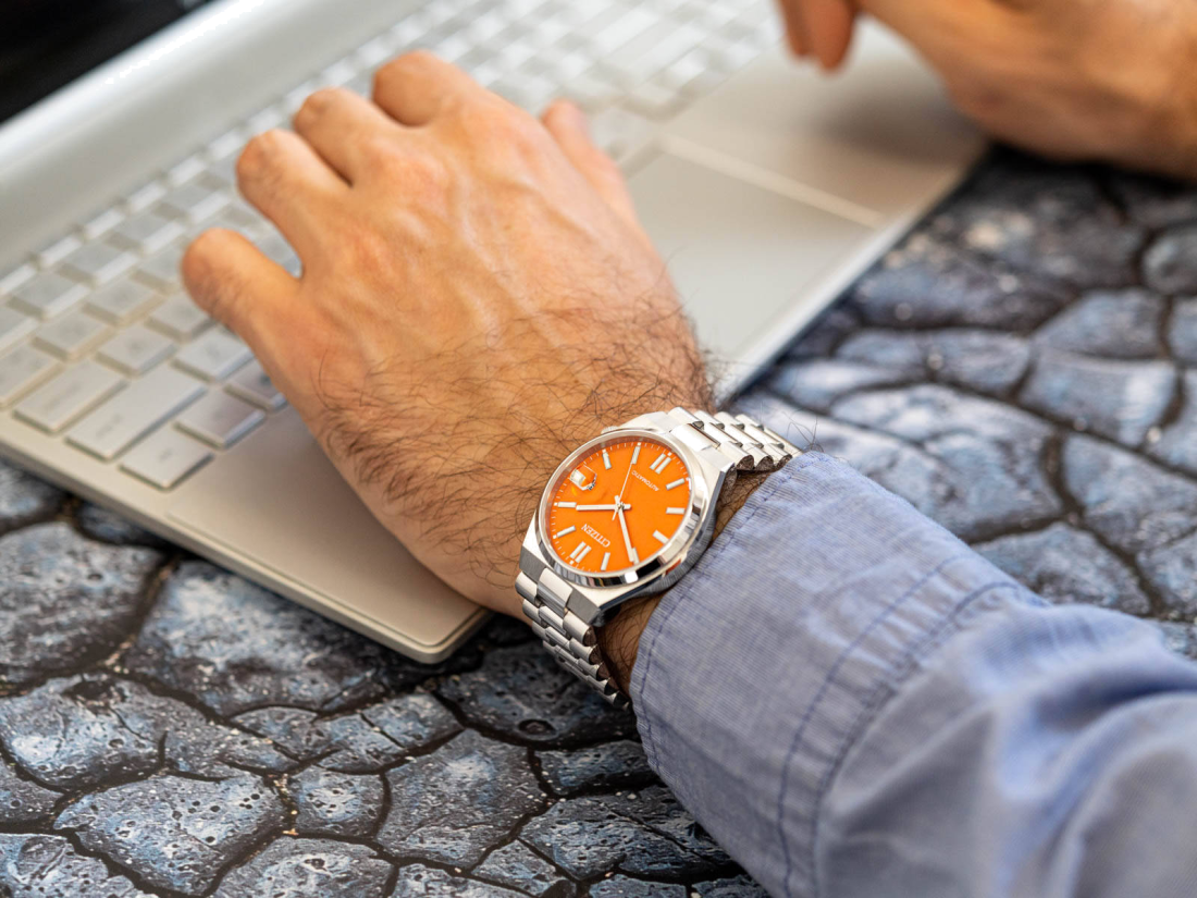 Montre Citizen Tsuyosa Automatique NJ0151-88Z pour Homme - Cadran Orange, Bracelet Acier vue 4