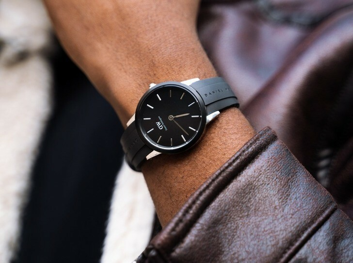 Montre Homme Daniel Wellington DW00100436 Iconic Motion, Cadran Noir, Boîtier Argent, Bracelet Silicone Noir vue 5