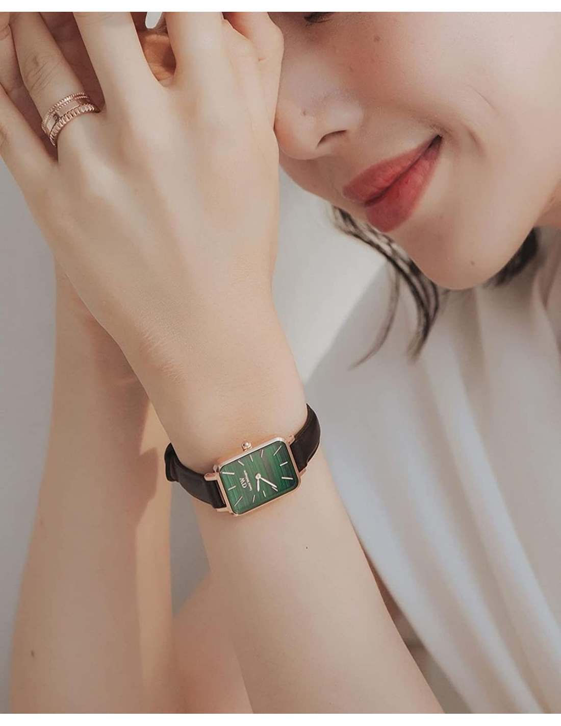 Montre Femme Daniel Wellington DW00100439 Quadro - Cadran Vert Rectangulaire, Boîtier Or Rose, Bracelet Cuir Noir vue 3