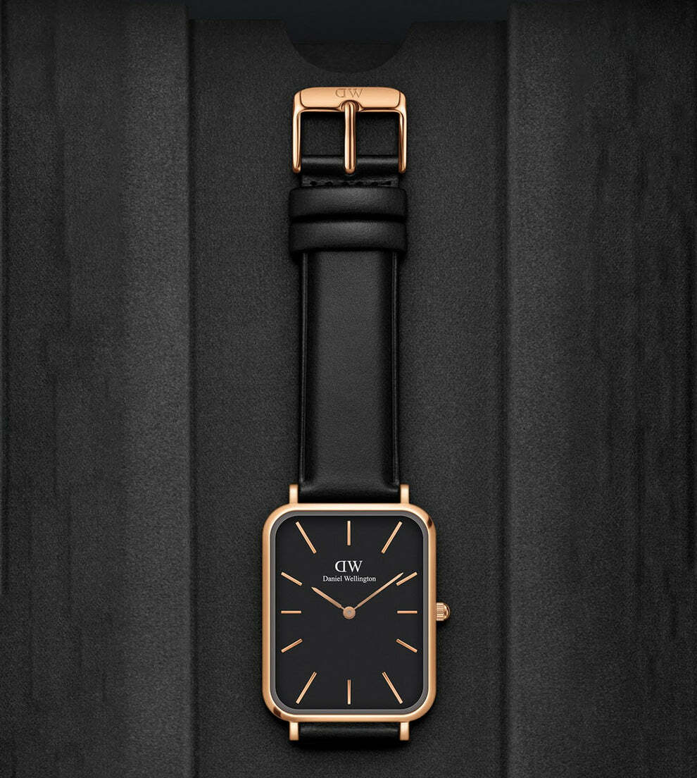 Montre Femme Daniel Wellington DW00100449 Boîtier Rectangulaire Or Rose, Cadran Noir, Bracelet Cuir vue 4