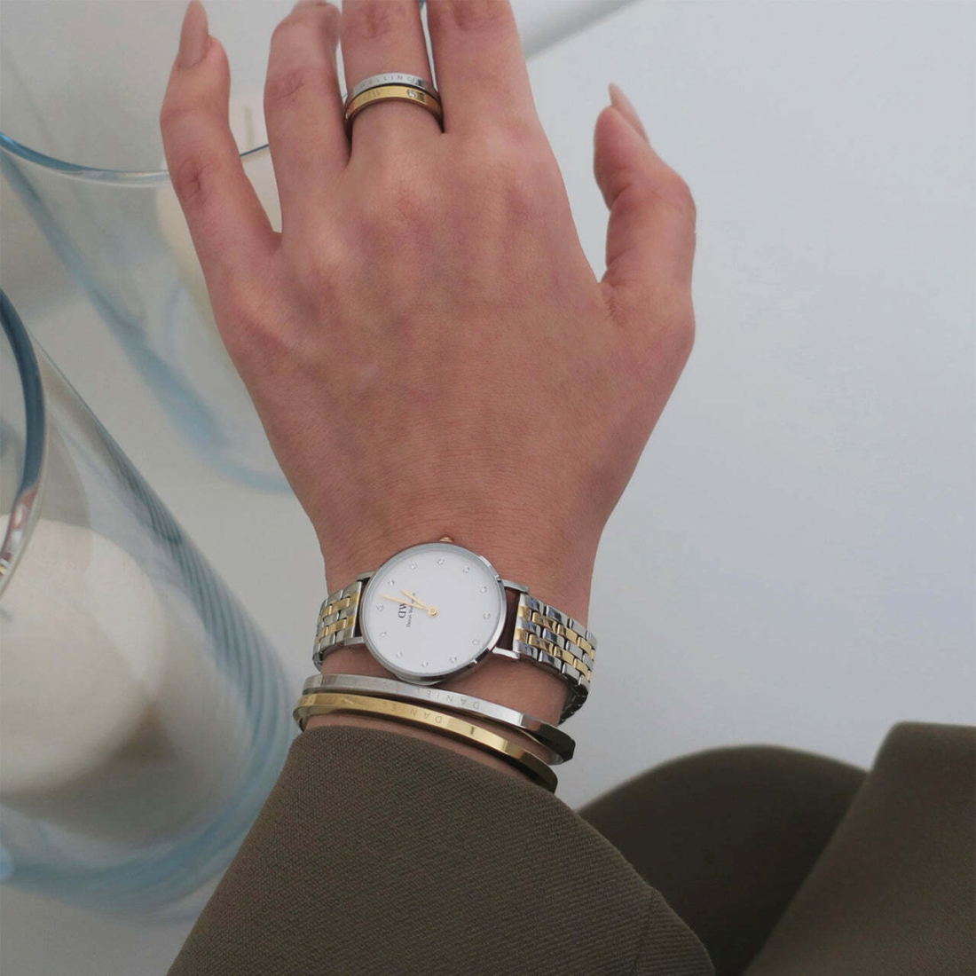 Montre Femme Daniel Wellington Petite Lumine DW00100616, Cadran Blanc, Bracelet Bicolore Argent et Or vue 5