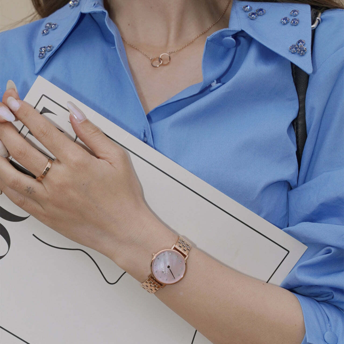 Montre Femme Daniel Wellington Petite Lumine 5-Link Melrose DW00100617, Cadran Rose Nacré, Bracelet Or Rose vue 5