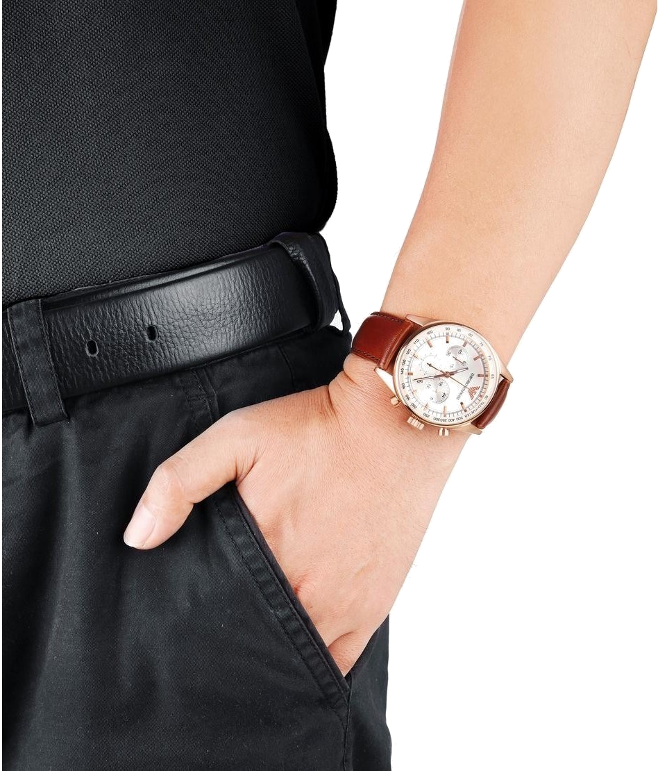 Montre Emporio Armani Sportivo AR5996 pour Femme, Cadran Nacre, Boîtier Or Rose, Bracelet Cuir Marron vue 3