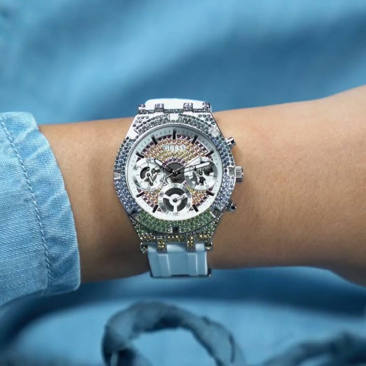 Montre Femme Guess Heiress GW0407L4 bracelet silicone blanc boitier orné de cristaux multicolores vue 4