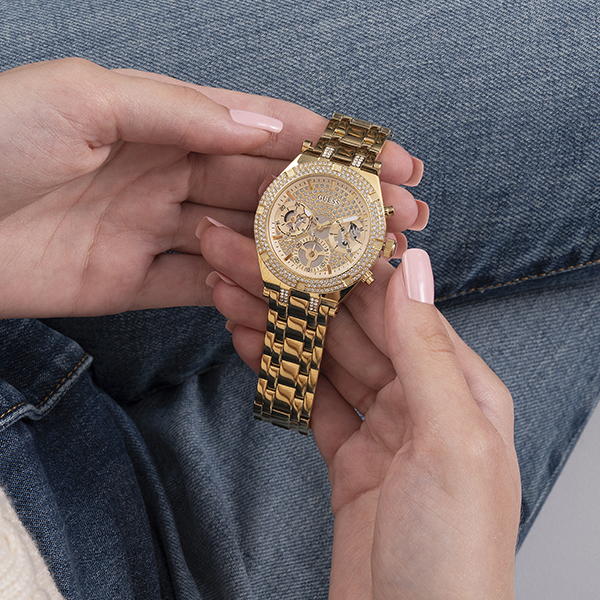 Montre Femme Guess Heiress GW0440L2 en or jaune, cadran squelette multifonction vue 4