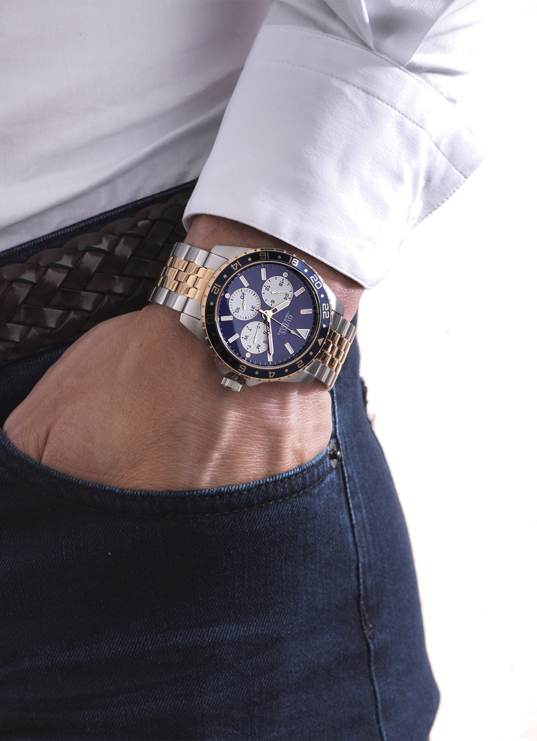 Montre Homme Guess Odyssey W1107G3 cadrdan bleu avec braclet bicolor or rose et argent vue 5