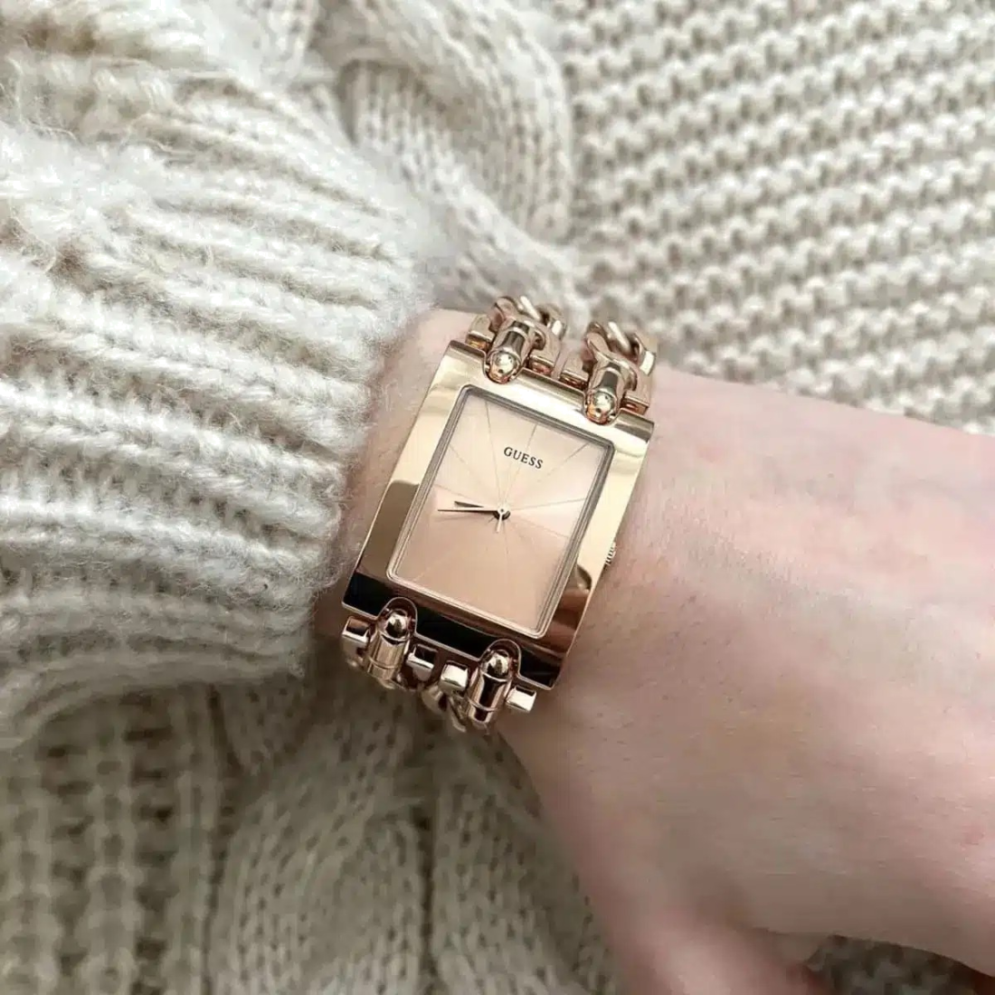 Montre Guess Heavy Metal W1117L3 pour Femme - Cadran et bracelet acier or rose vue 5