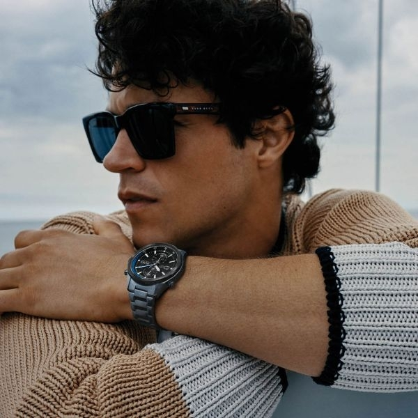 Montre Homme Hugo Boss Globetrotter 1513824 - Chronographe Cadran Bleu Mat Bracelet Acier vue 4