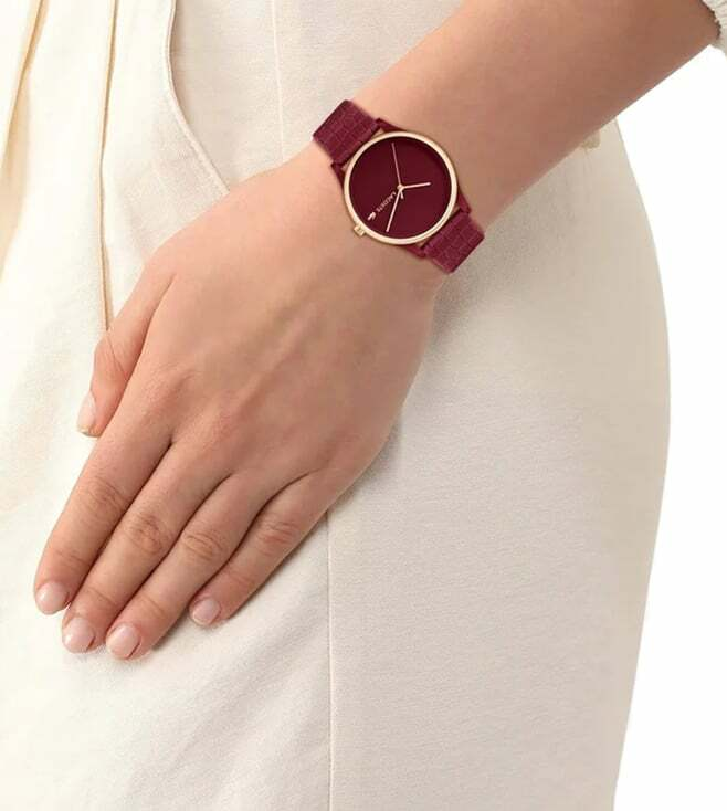 Montre Femme Lacoste Crocodelle 2001283 bracelet silicone rouge vue 3