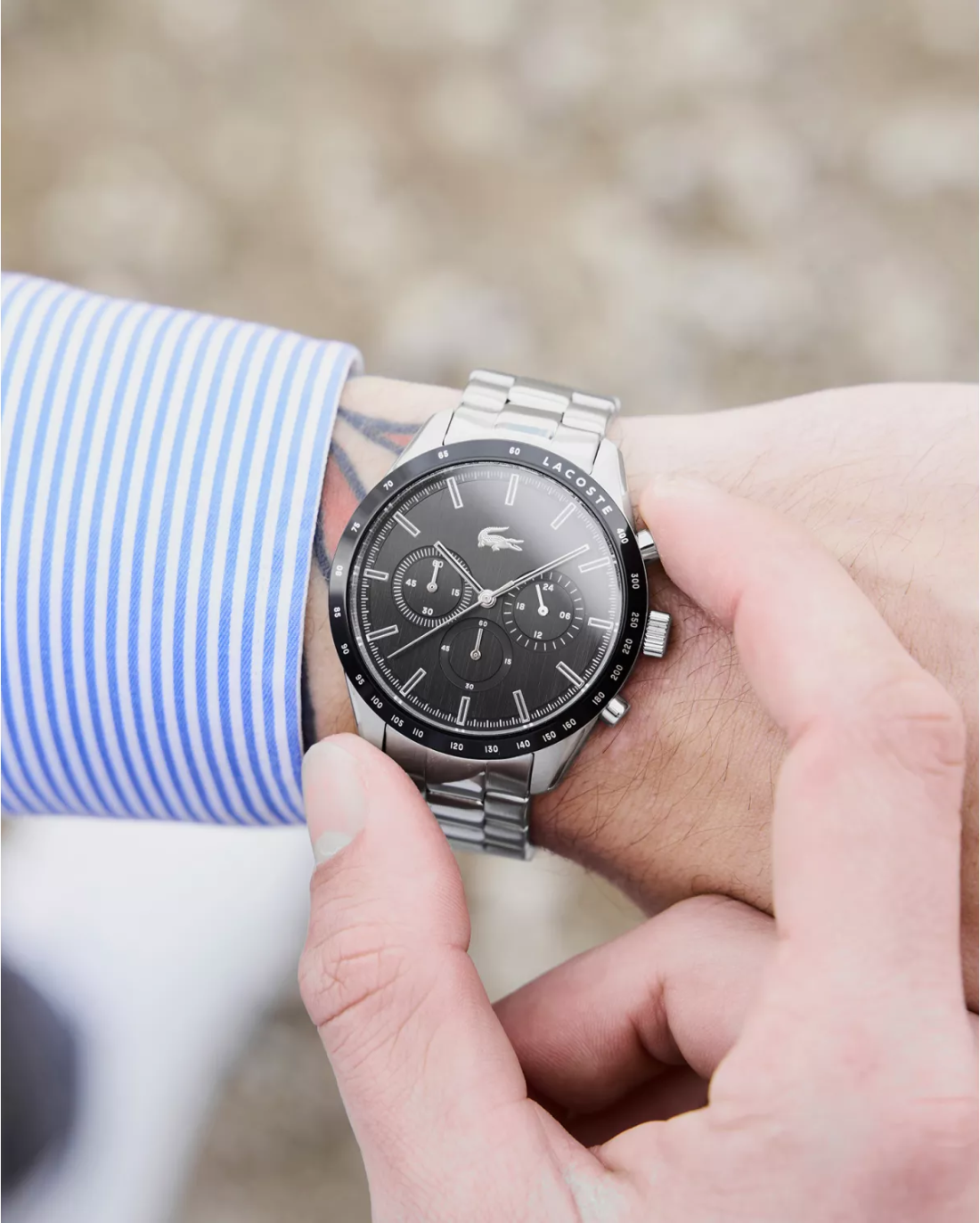 Montre Homme Lacoste Boston 2011079 - Boîtier bicolore, bracelet acier, cadran noir multifonctions vue 4