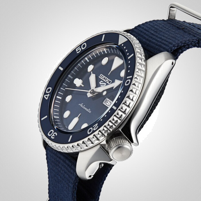 Montre Seiko SRPD51K2 Automatique Cadran Bleu et Bracelet NATO vue 4