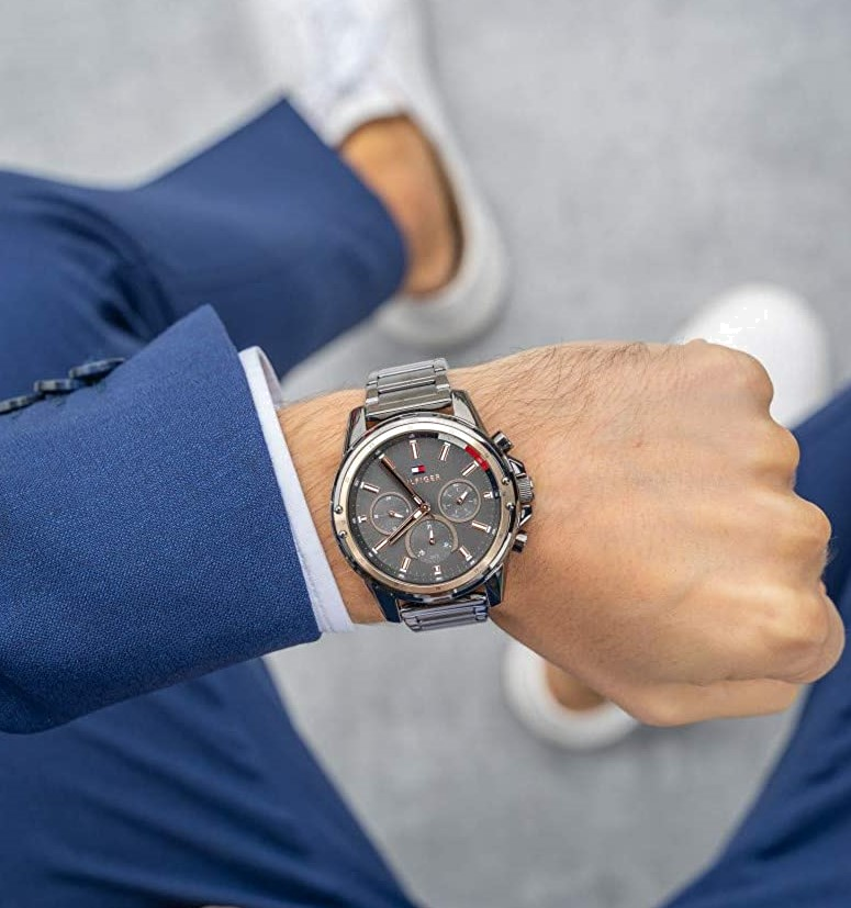 Montre Tommy Hilfiger 1791790 en Acier avec Cadran Gris et Bracelet Noir vue 4